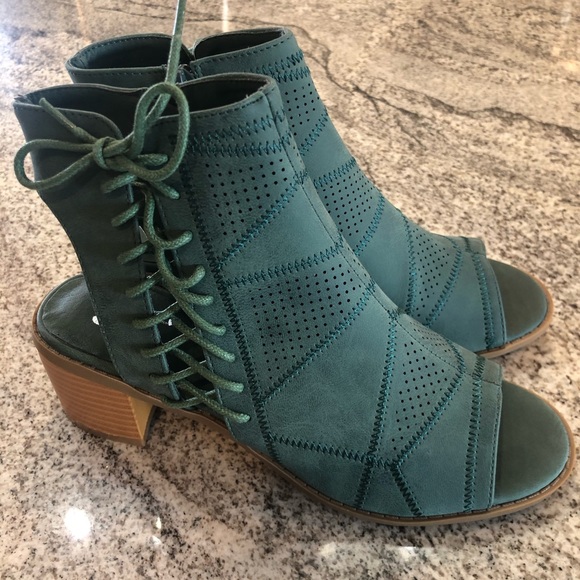 NIB Journee Collection Open Toe Booties - Picture 4 of 9